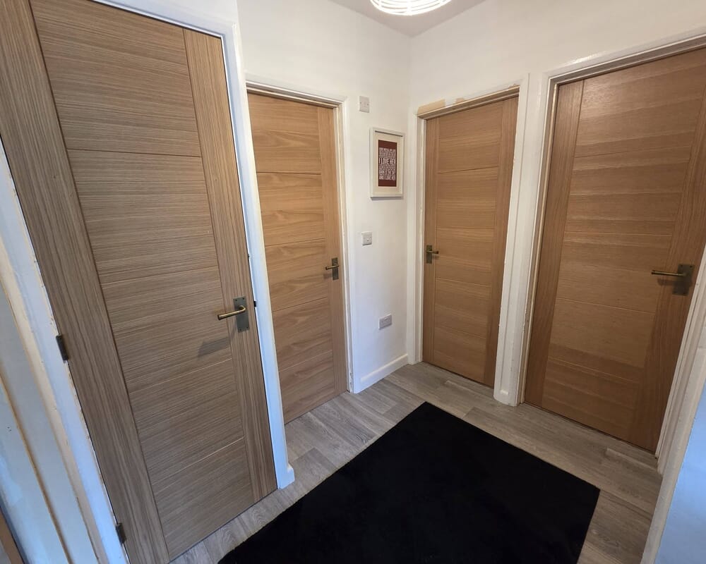 2040 x 526 x 40mm Iseo Oak Solid Core - Prefinished Internal Doors
